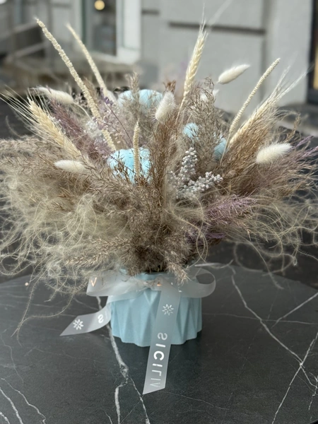 Композиция из сухоцветов голубая