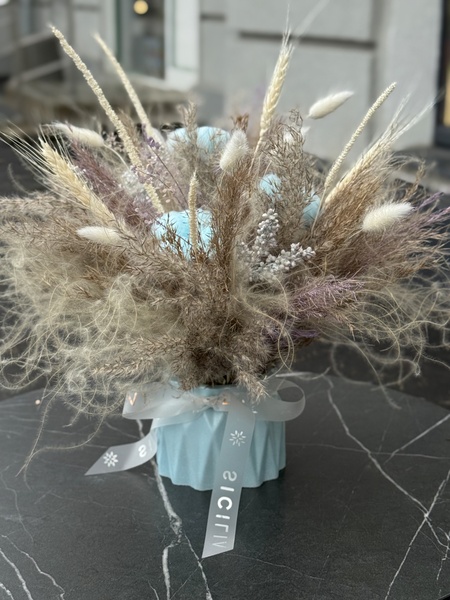 Композиция из сухоцветов голубая